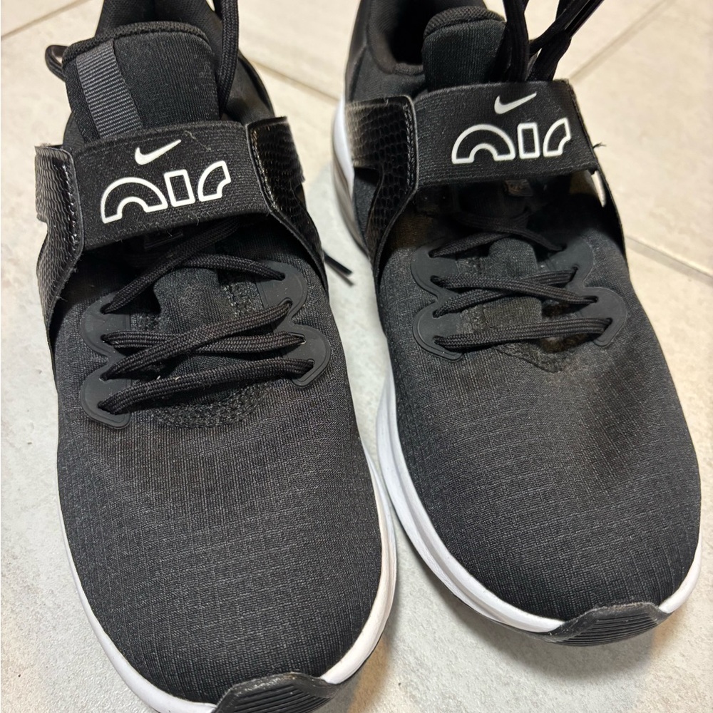 Nike Womens Black and White Sneakers